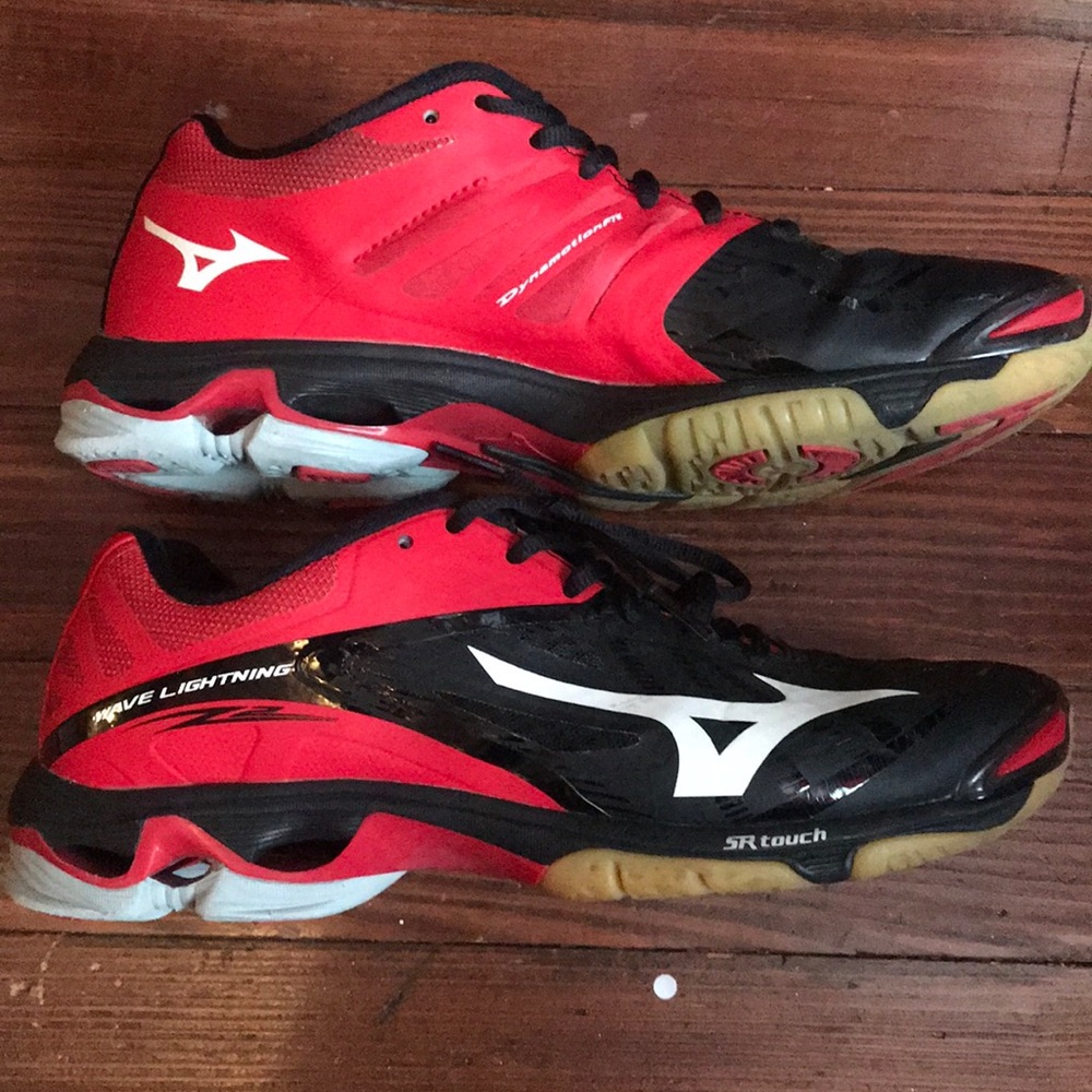Mizuno Wave Lightening Volleyball shoes